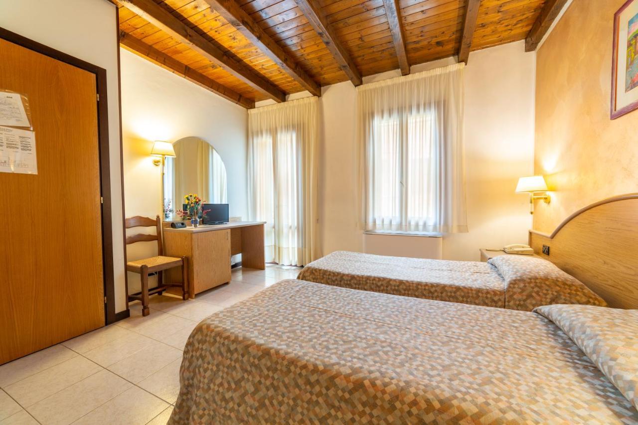 Albergo Ristorante Leon D'Oro Есте Екстер'єр фото